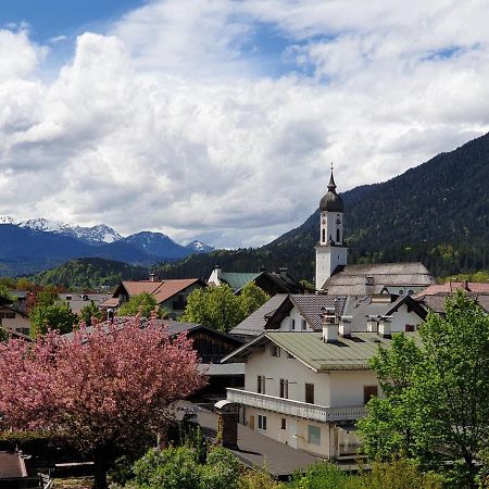 Bunter Hirsch Ferienwohnung Im Garmischer Zentrum Exteriör bild