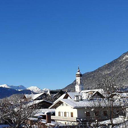 Bunter Hirsch Ferienwohnung Im Garmischer Zentrum Exteriör bild