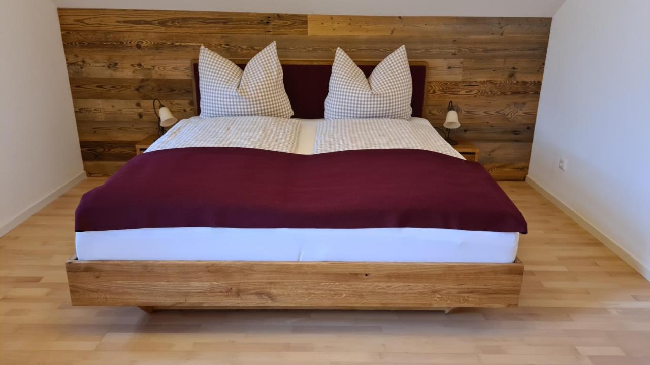 Bunter Hirsch Ferienwohnung Im Garmischer Zentrum Exteriör bild