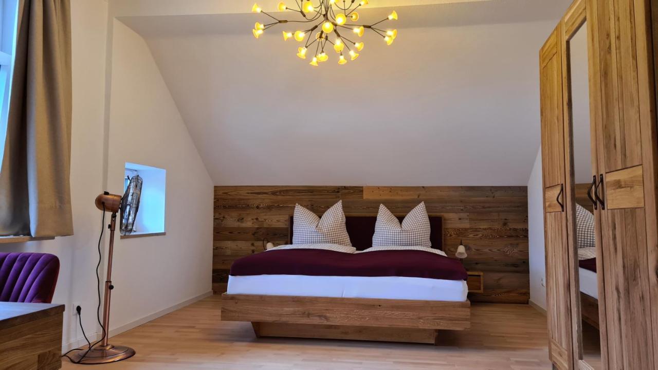 Bunter Hirsch Ferienwohnung Im Garmischer Zentrum Exteriör bild