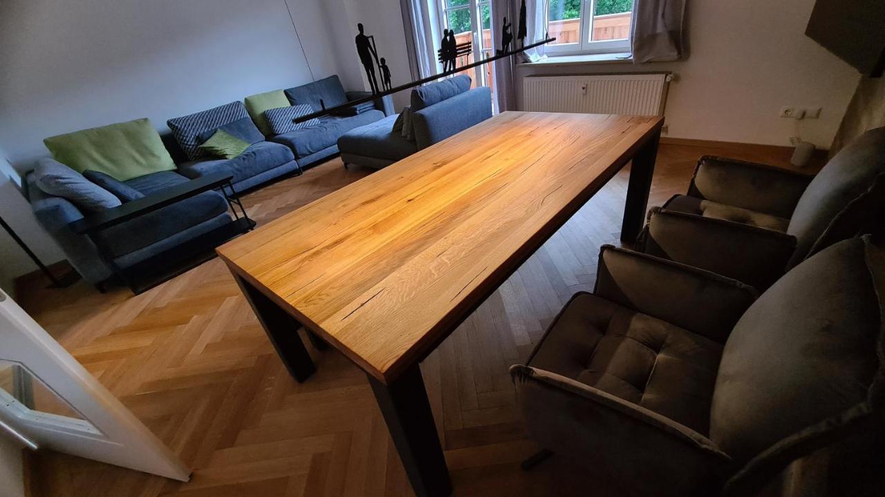 Bunter Hirsch Ferienwohnung Im Garmischer Zentrum Exteriör bild