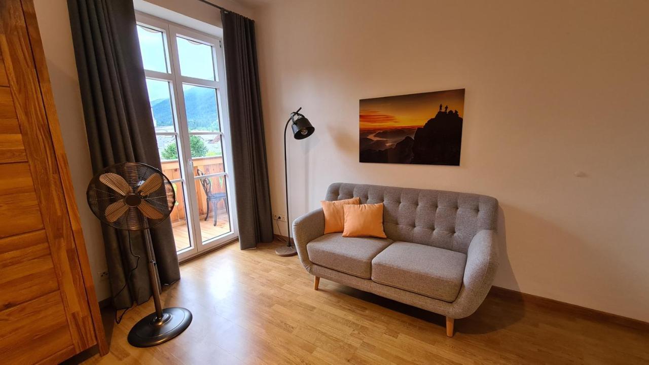 Bunter Hirsch Ferienwohnung Im Garmischer Zentrum Exteriör bild