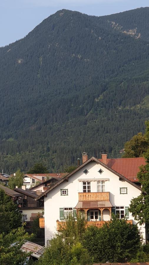 Bunter Hirsch Ferienwohnung Im Garmischer Zentrum Exteriör bild
